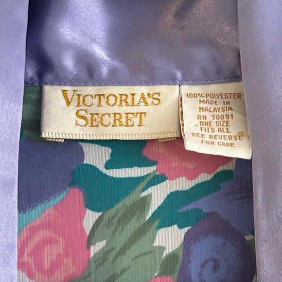 Vintage Victoria’s Secret Robe - Picture 4 of 7